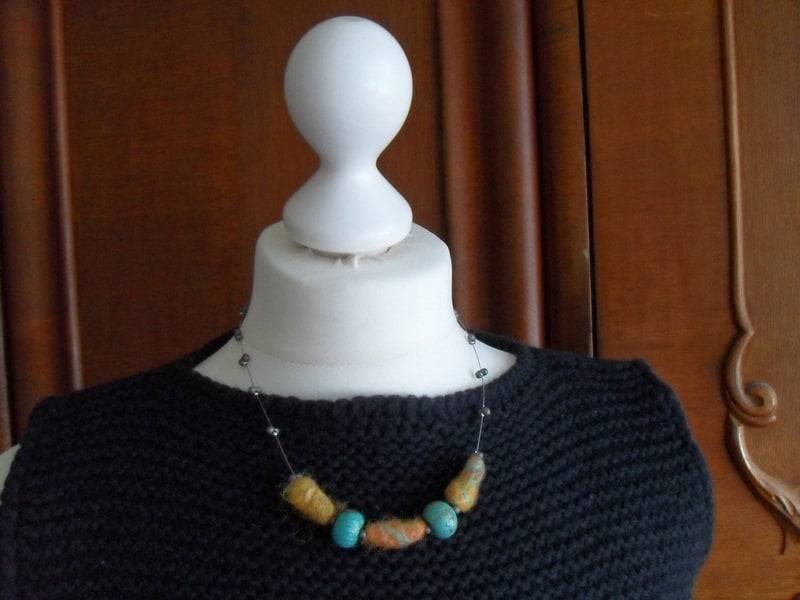 Hübsche Ethnokette #filzkette Mit Türkisen von KojariKreationen