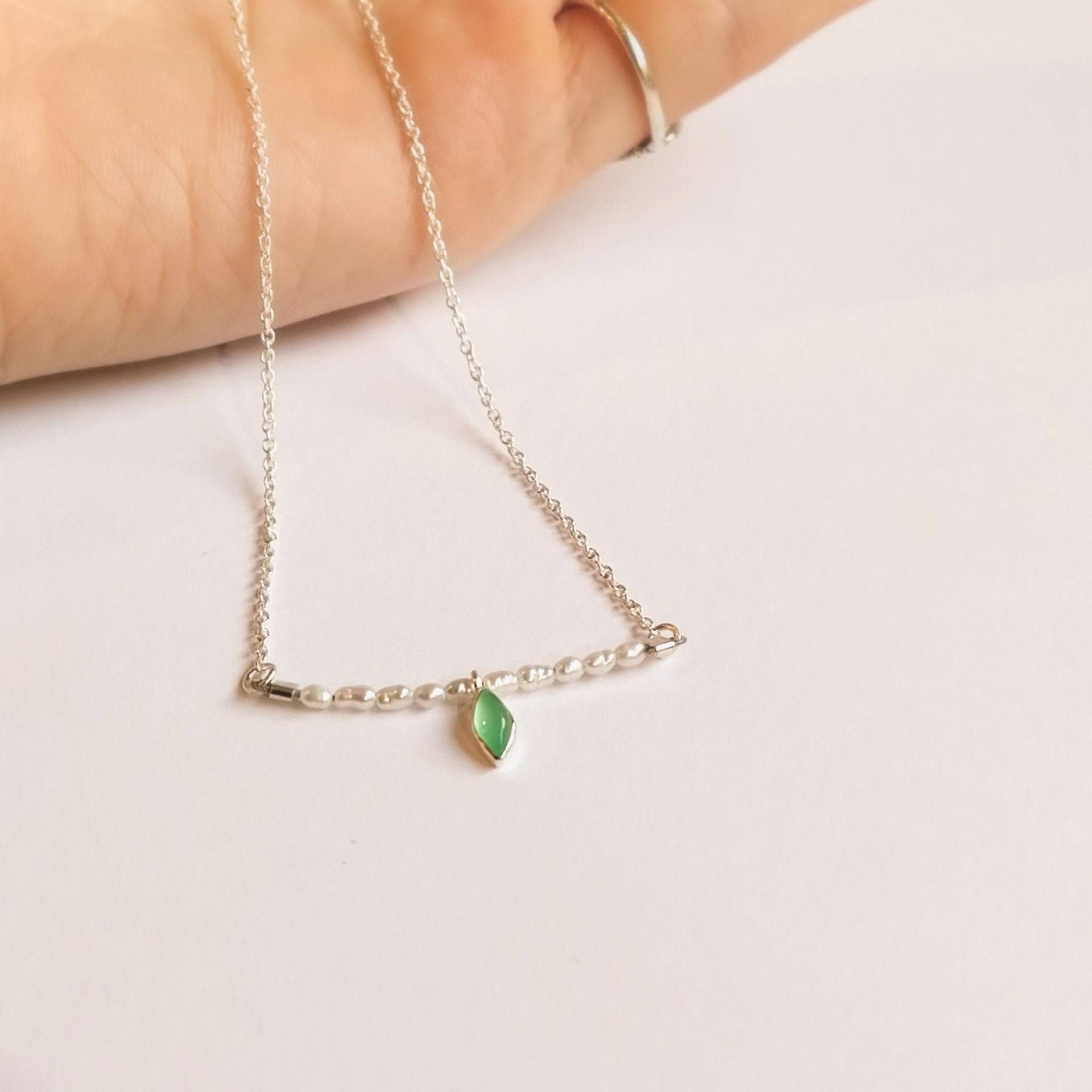 Chrysopras & Perlenkette Sterling Silber Marquise Edelstein, Zierliche Geschichtete Kette von KokiferJewelry