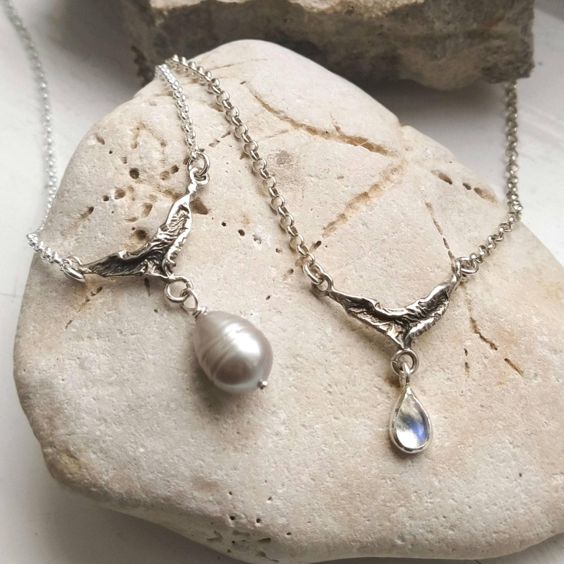 sterling Silber V-Anhänger Halskette Mondstein, Amethyst Oder Perlentropfen von KokiferJewelry