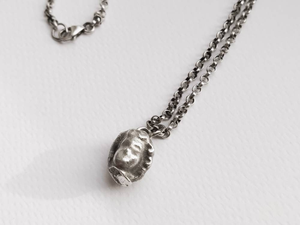 Frozen Charlotte Puppenkopf Replikat Anhänger Mit Kette, 925 Sterling Silber Massiv von KokiferJewelry