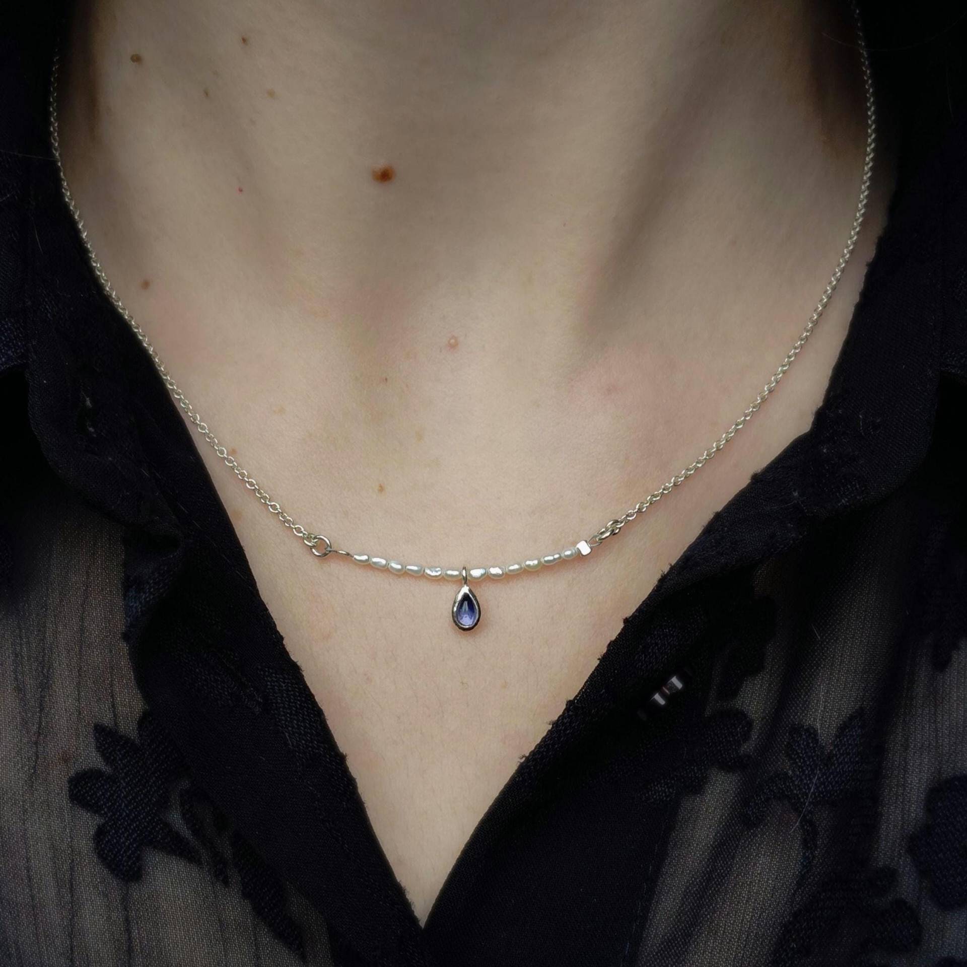 Iolith Perlenkette Sterling Silber Edelstein Anhänger, Zierliche Schichtschmuck von KokiferJewelry