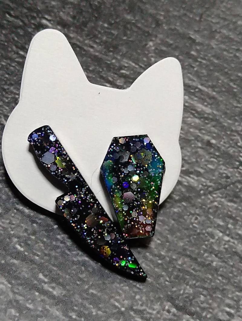 Ohrringe Messer & Sarg, Schwarz Mit Silbernen Glitzer, Regenbogeneffekt von KokoCrafting