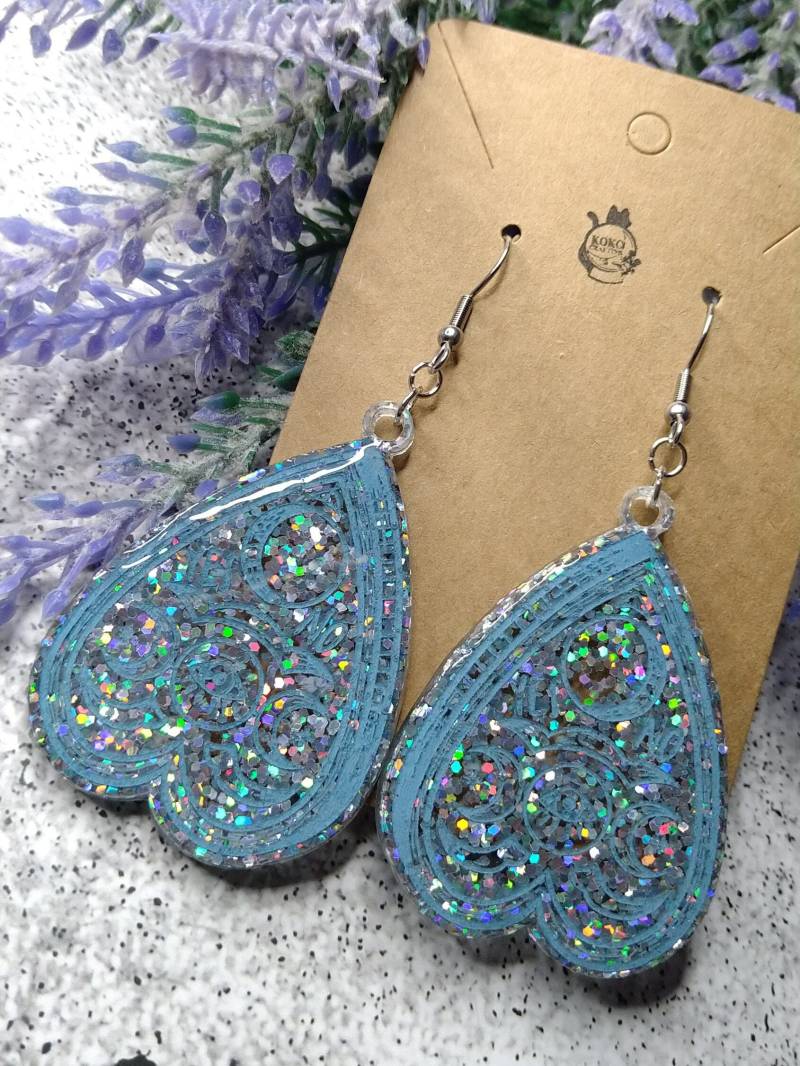 Quija Planchette Ohrringe Transparent Mit Glitzer Der Regenbogen Strahlt, Hellblaue Outlines von KokoCrafting
