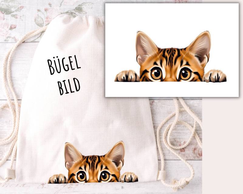 Bügelbild Neugierige Katze, Bengal-Katze, Aufbügler Für Katzen-Mamas Und Papas, Katze Guckt Über Tischkante Mit Pfötchen, Sku 5.000.407 von KokoHello