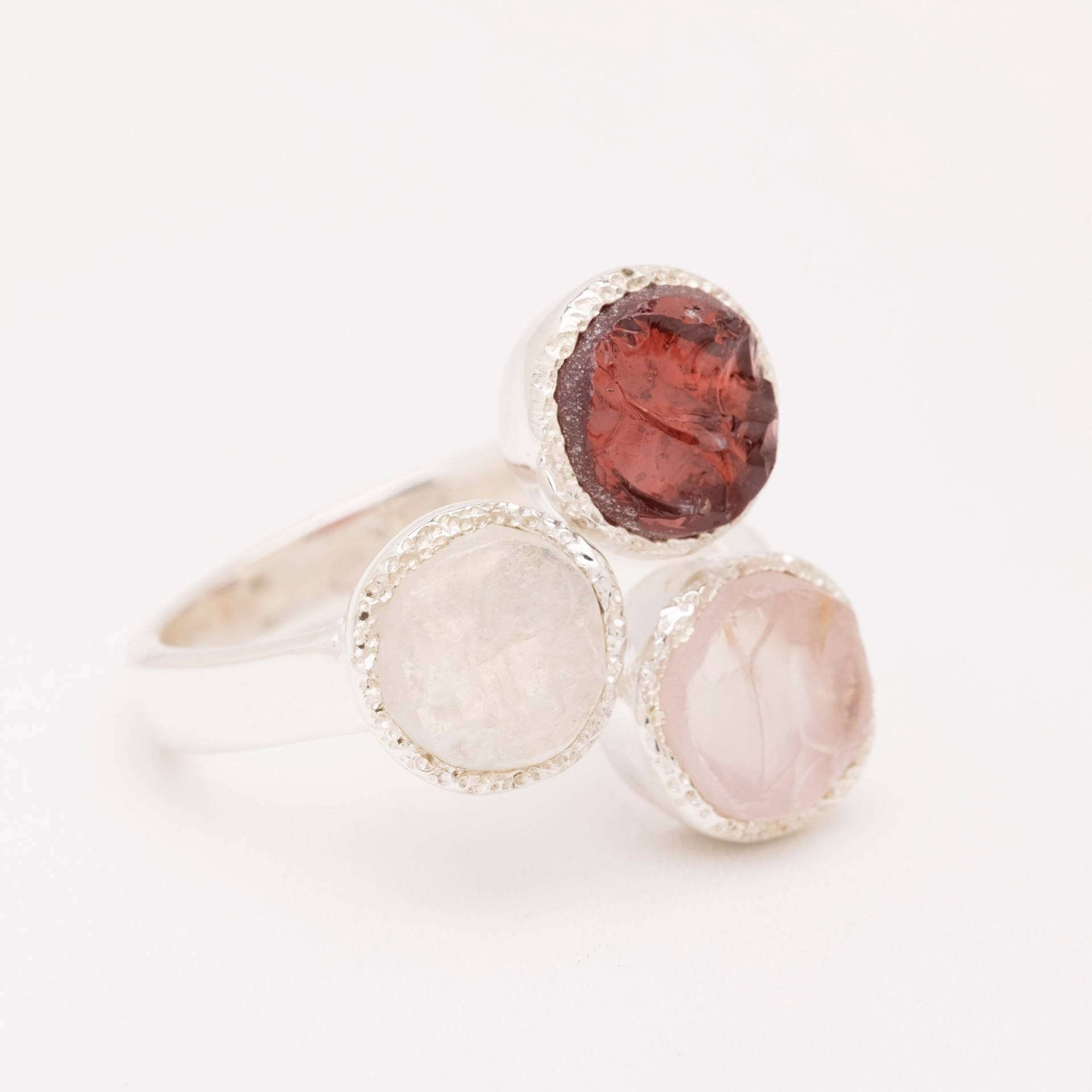 Roher Granat, Rosenquarz & Mondstein Ring Sterling Silber Verstellbar Roher Granat, Rosenquarz & Mondstein Ring Sterling Silber Verstellbar von KokoJewelleryShop