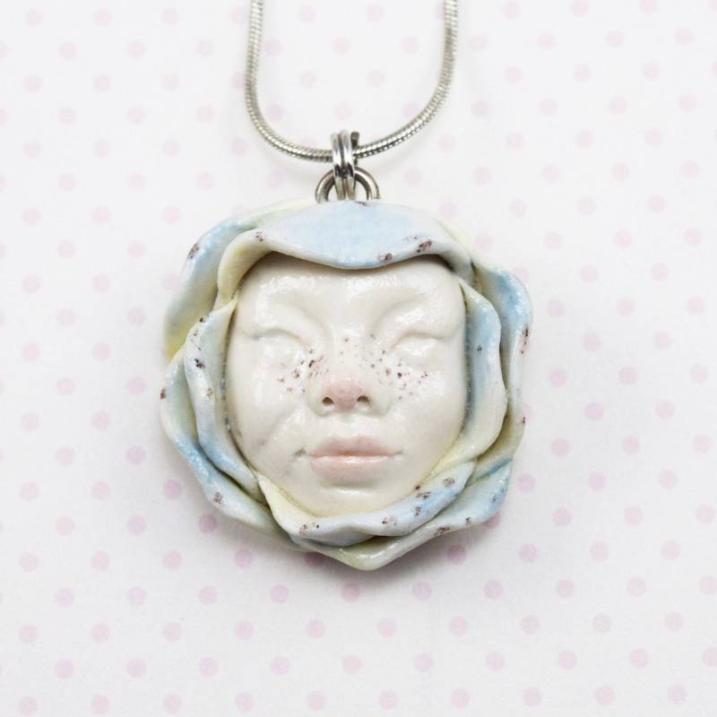 Gesicht, Schmuck, Blumen-Halskette, Einzigartigen Schrulligen Anhänger, Clay Pastell Goth Gesicht, Schmuck, Blumen-Halskette, Einzigartigen Schrulligen Anhänger, Clay Pastell Goth von Kokonete