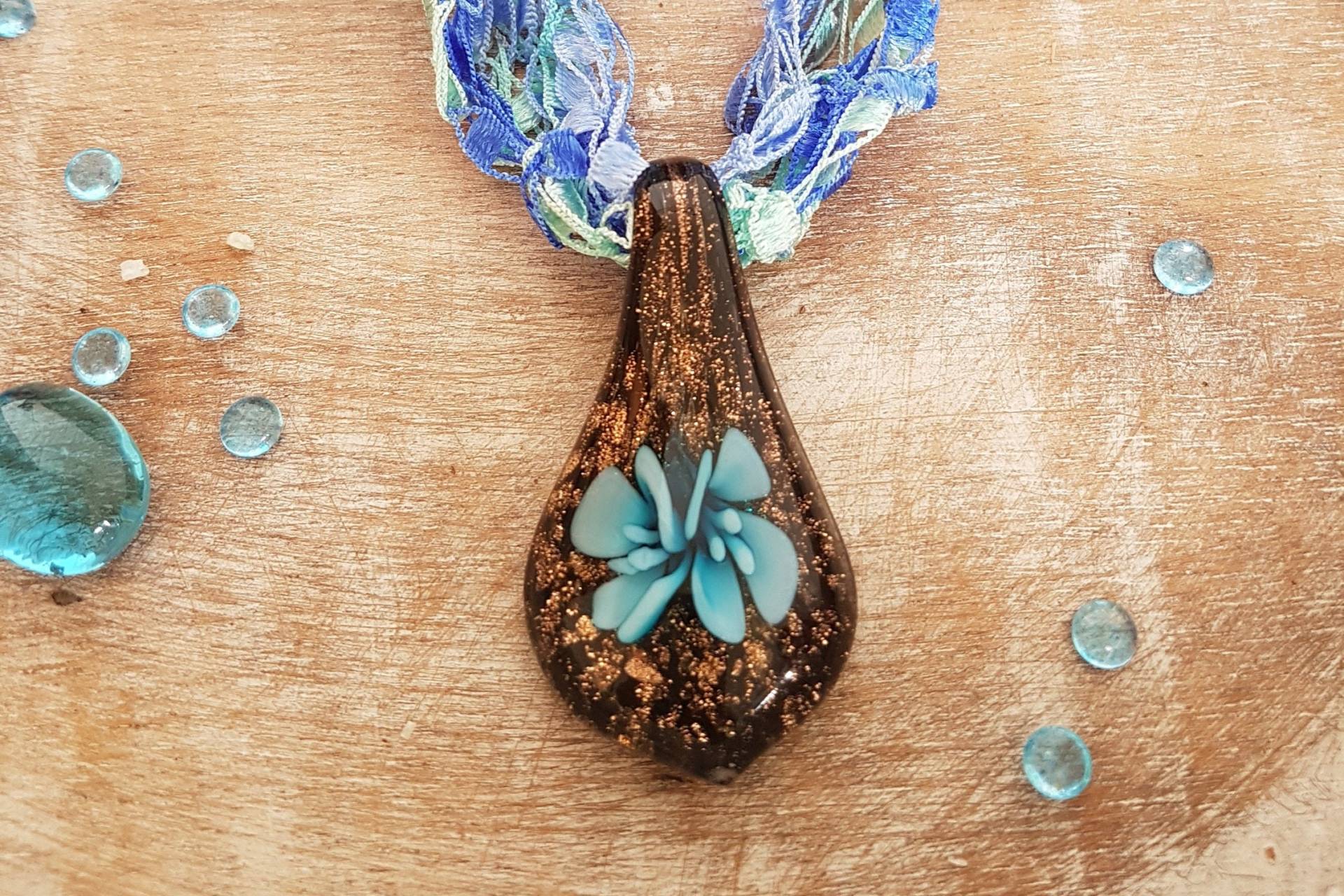 Anhänger Lampwork Tropfen Mit Handgemachtem Schmuckband Kette Glasanhänger Murano Stil Geschenk Weihnachten Frauen Anhänger Lampwork Tropfen Mit Handgemachtem Schmuckband Kette Glasanhänger Murano Stil Geschenk Weihnachten Frauen von KolibriCreative