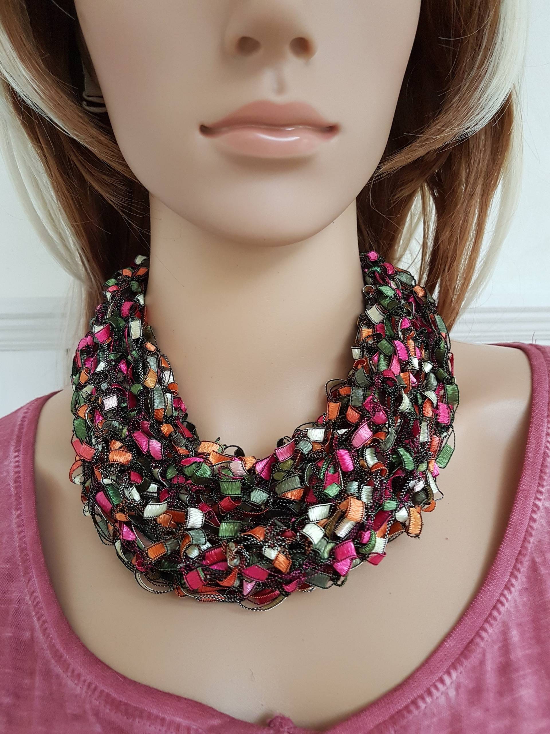 Handgemachter Schmuckschal Loop Damen Halsschmuck Schal Rundschal Aus Leitergarn von KolibriCreative