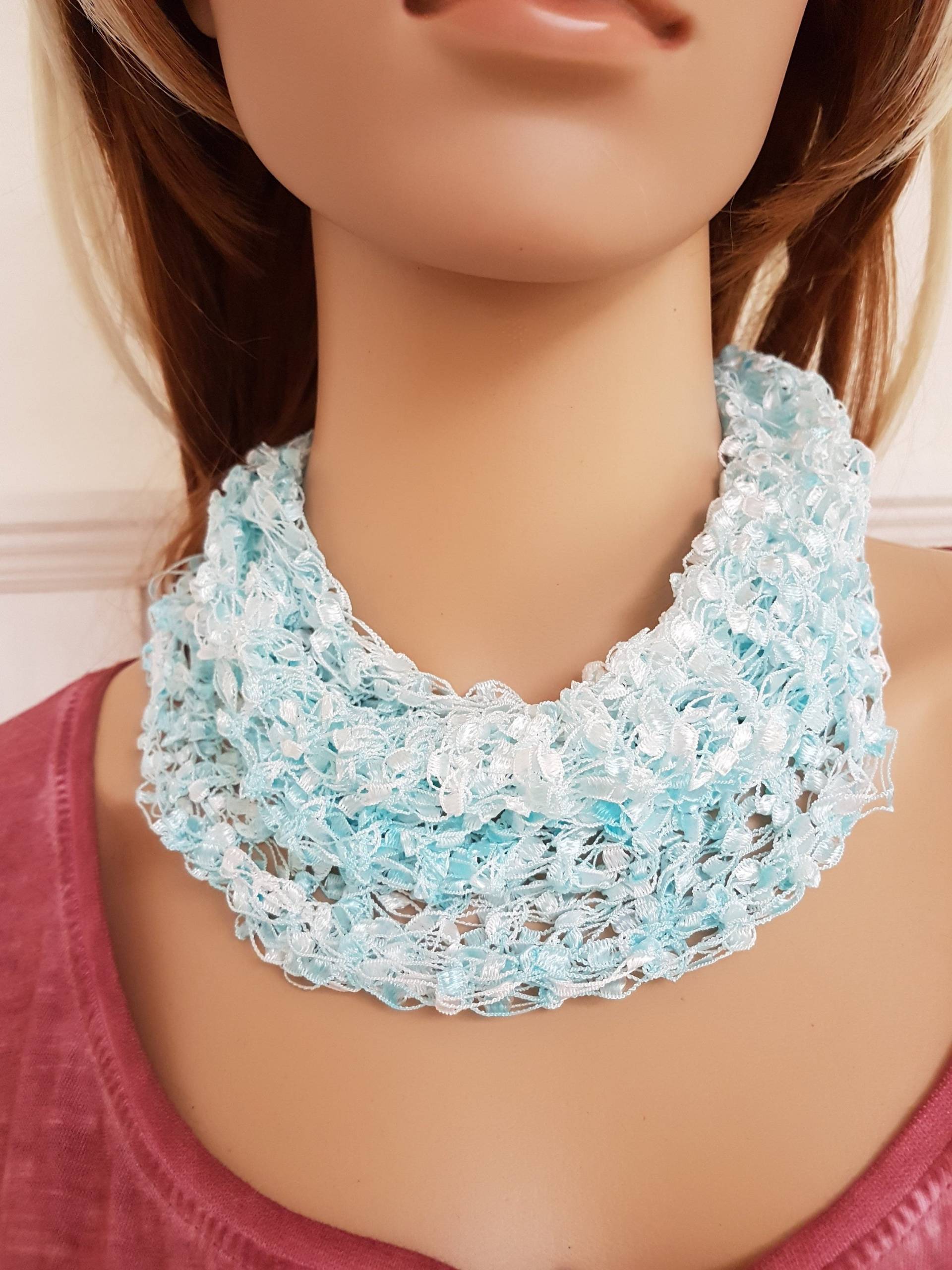 Handgemachter Schmuckschal Loop Schal Rundschal Aus Leitergarn von KolibriCreative