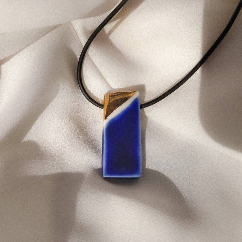 Blaue Porzellan Hette Für Männer & Frauen Mit Lederband | Unikat Keramikschmuck Aus Handarbeit Silber 925 Vergoldet Blaue Porzellan Hette Für Männer & Frauen Mit Lederband | Unikat Keramikschmuck Aus Handarbeit Silber 925 Vergoldet von KolibriKeramik