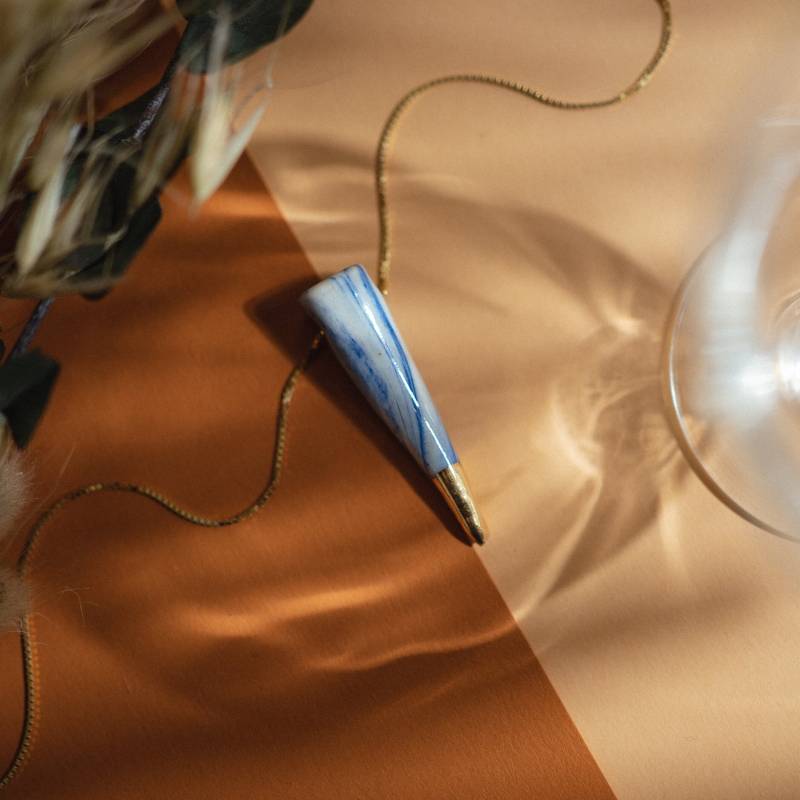 Eiszapfen Halskette in Blau-Weiß Marmoriert | Unikat Keramikschmuck Aus Handarbeit Silber 925 Vergoldet von KolibriKeramik