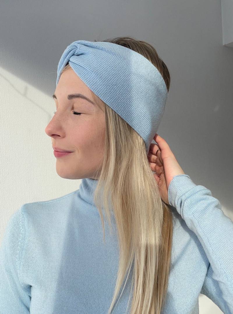 Stirnband Aus 100% Merinowolle; Pastellblaue Strick-Ohrwärmer; Frauen ; Weiche Gedrehte Turbane Stirnband Aus 100% Merinowolle; Pastellblaue Strick-Ohrwärmer; Frauen ; Weiche Gedrehte Turbane von KolibriKnitwear