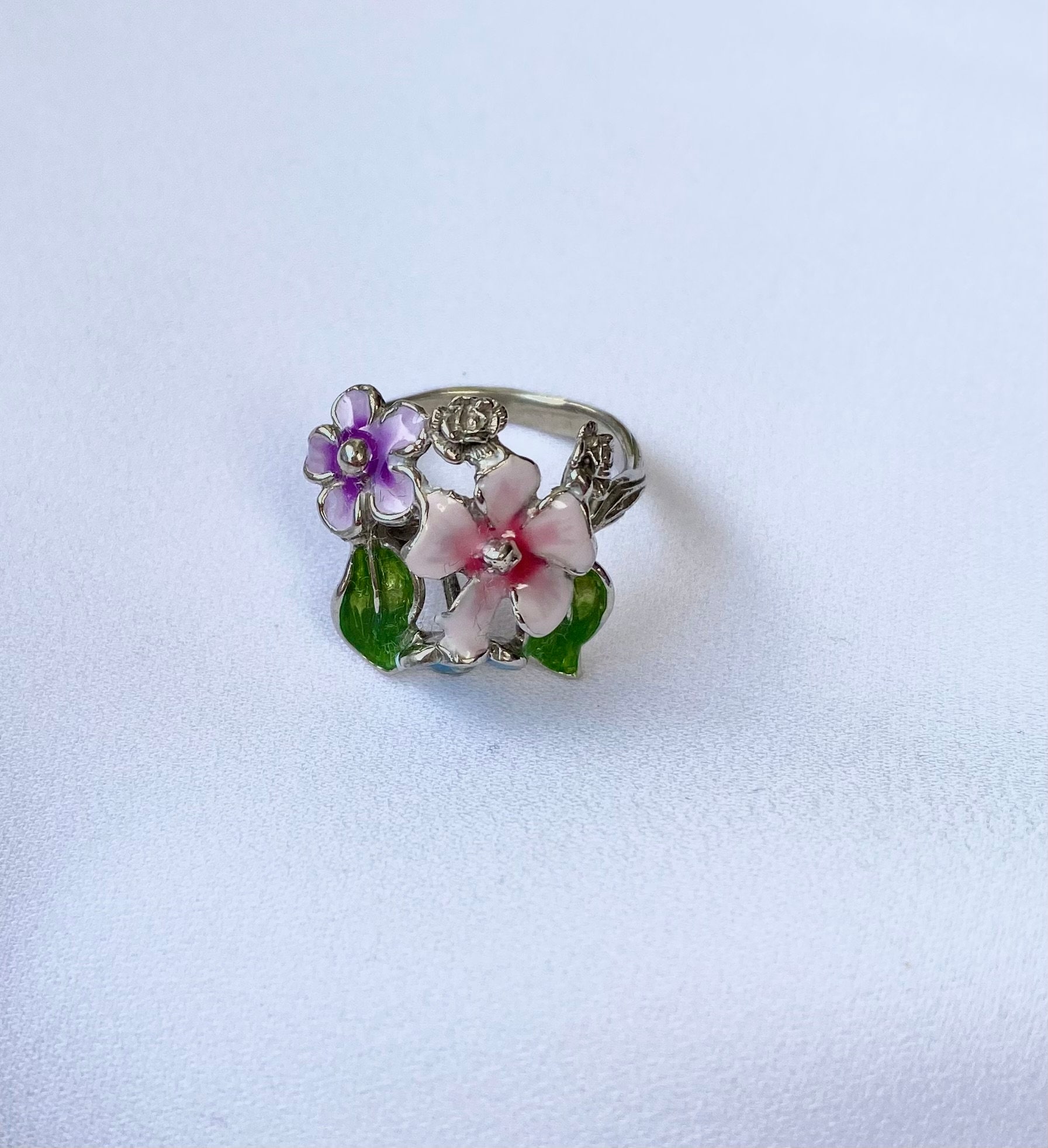 Floraler Silber Emaille Ring, Handgemachter Bunter Blumenring, Sterling 925, Einzigartiges Design Blumenschmuck, Handgemachtes Emaillestück Floraler Silber Emaille Ring, Handgemachter Bunter Blumenring, Sterling 925, Einzigartiges Design Blumenschmuck, Handgemachtes Emaillestück von KollageJewellery