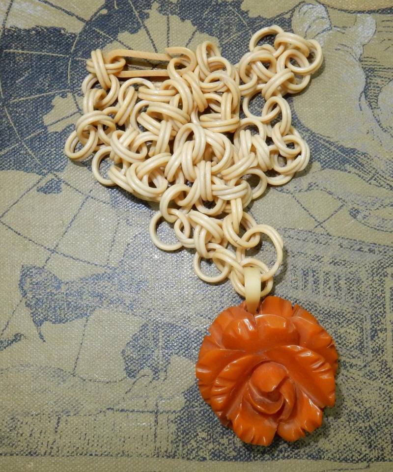 Vintage Bakelit Rose Celluloid Kette von KolonialRD