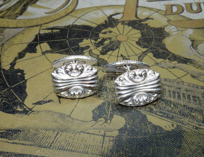 Vintage Manschettenknöpfe Verchromt Art Deco Florales Motiv von KolonialRD