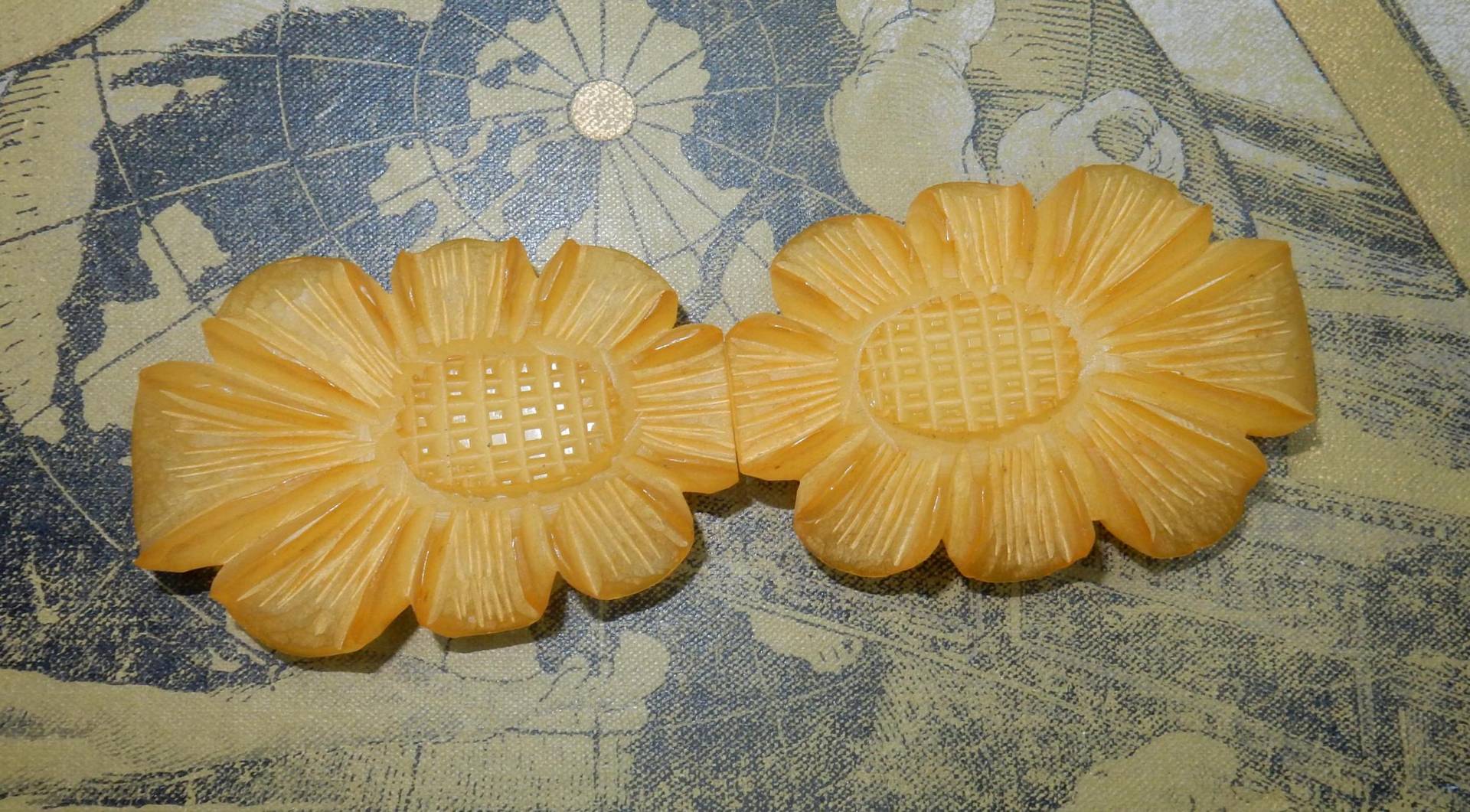 Vintage Schnalle Gürtel 1930Er Jahre Blume Handgeschnitzt Schmuck Bakelite Butterscotch Rar von KolonialRD