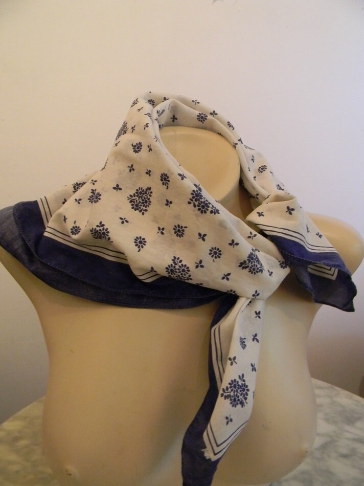 Vintage Leichtes Tuch Blau/Weiß von KolonialwarenShop