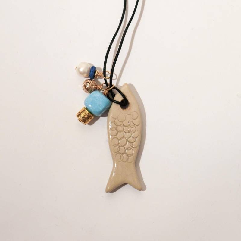 Handmade Beige Ceramic Fish Pendant - Nautical Charm Necklace With Beads Handmade Beige Ceramic Fish Pendant - Nautical Charm Necklace With Beads von Koloserca