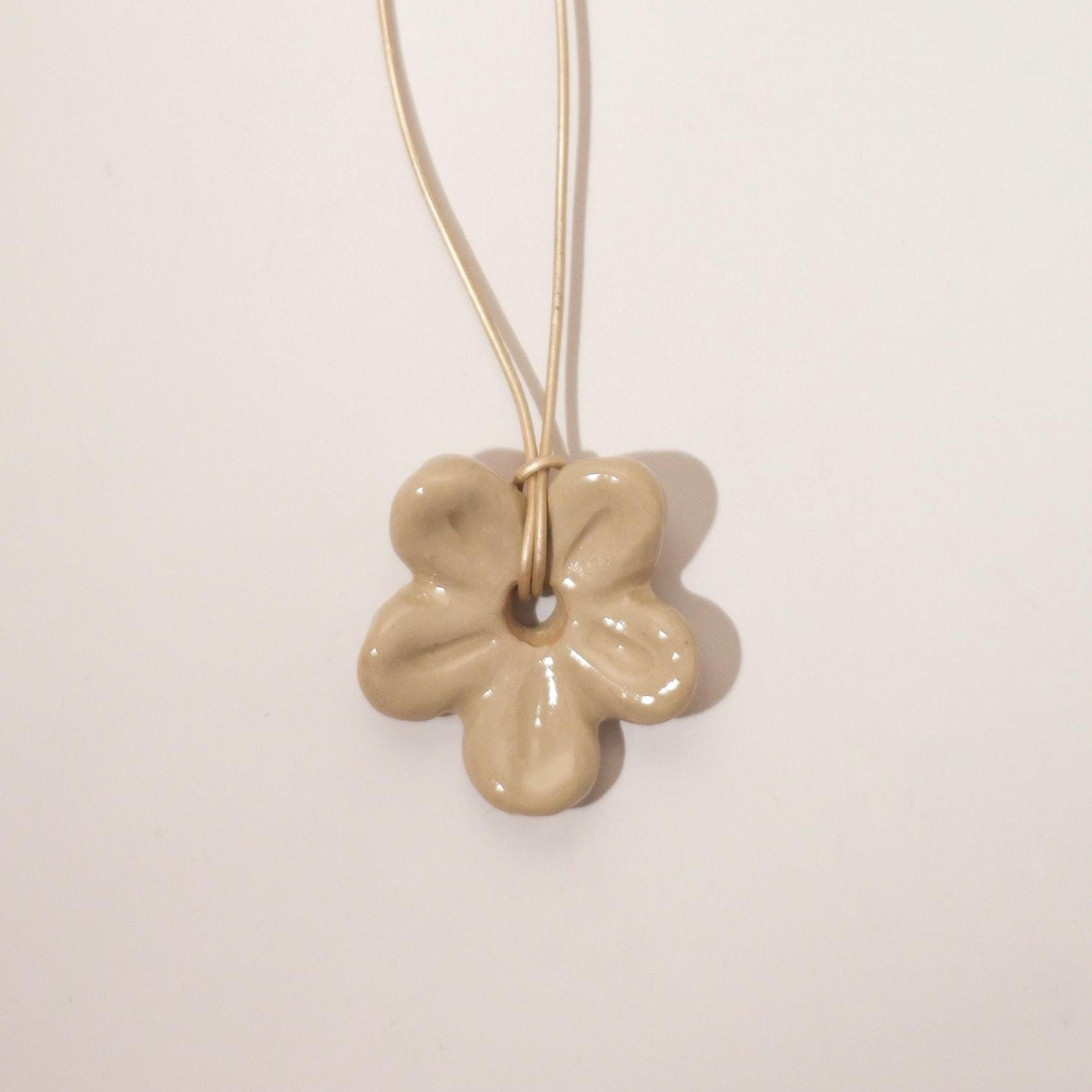 Handmade Beige Ceramic Flower Pendant - Neutral Five-Petal Charm Necklace Handmade Beige Ceramic Flower Pendant - Neutral Five-Petal Charm Necklace von Koloserca