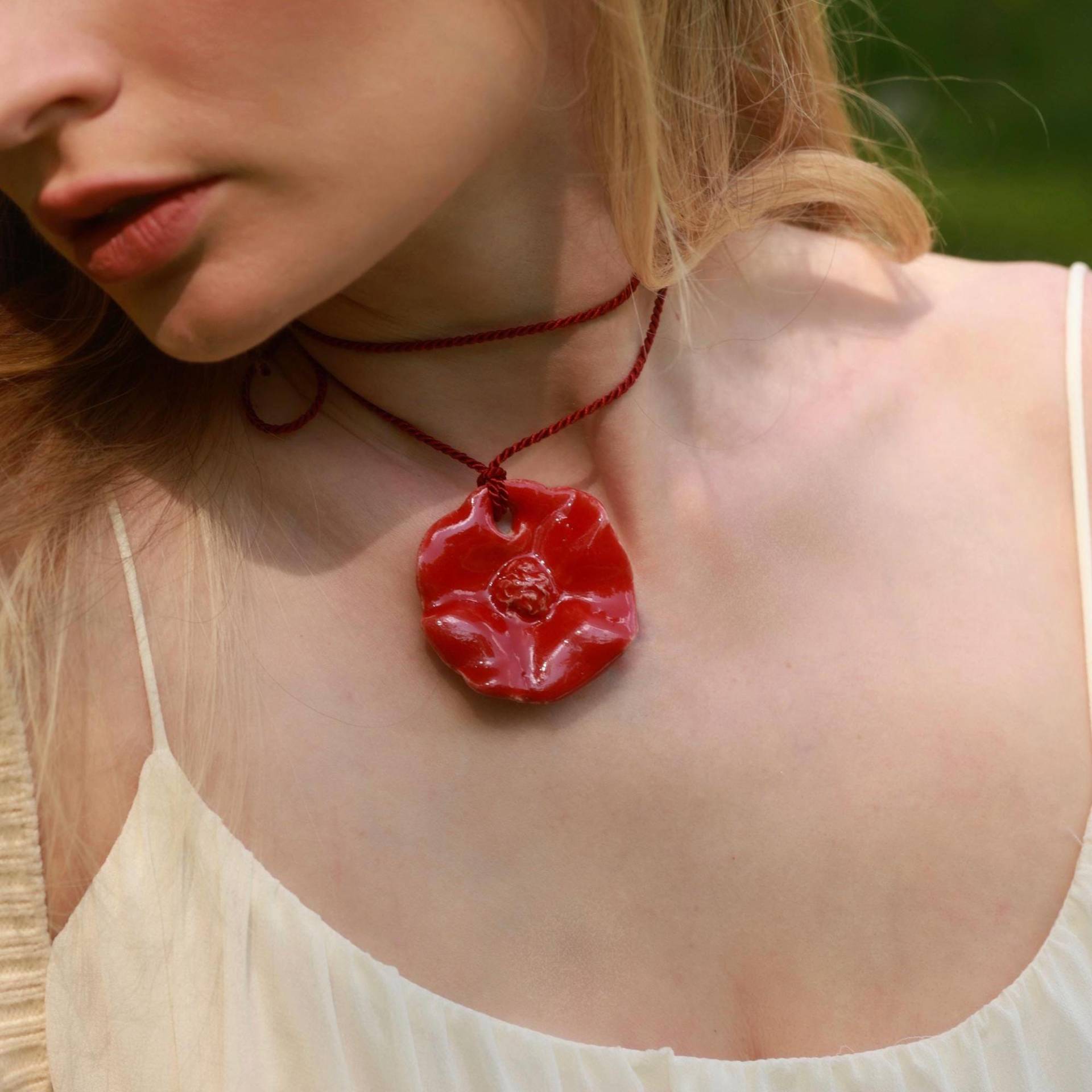 Handmade Red Poppy Ceramic Pendant - Floral Statement Necklace Handmade Red Poppy Ceramic Pendant - Floral Statement Necklace von Koloserca