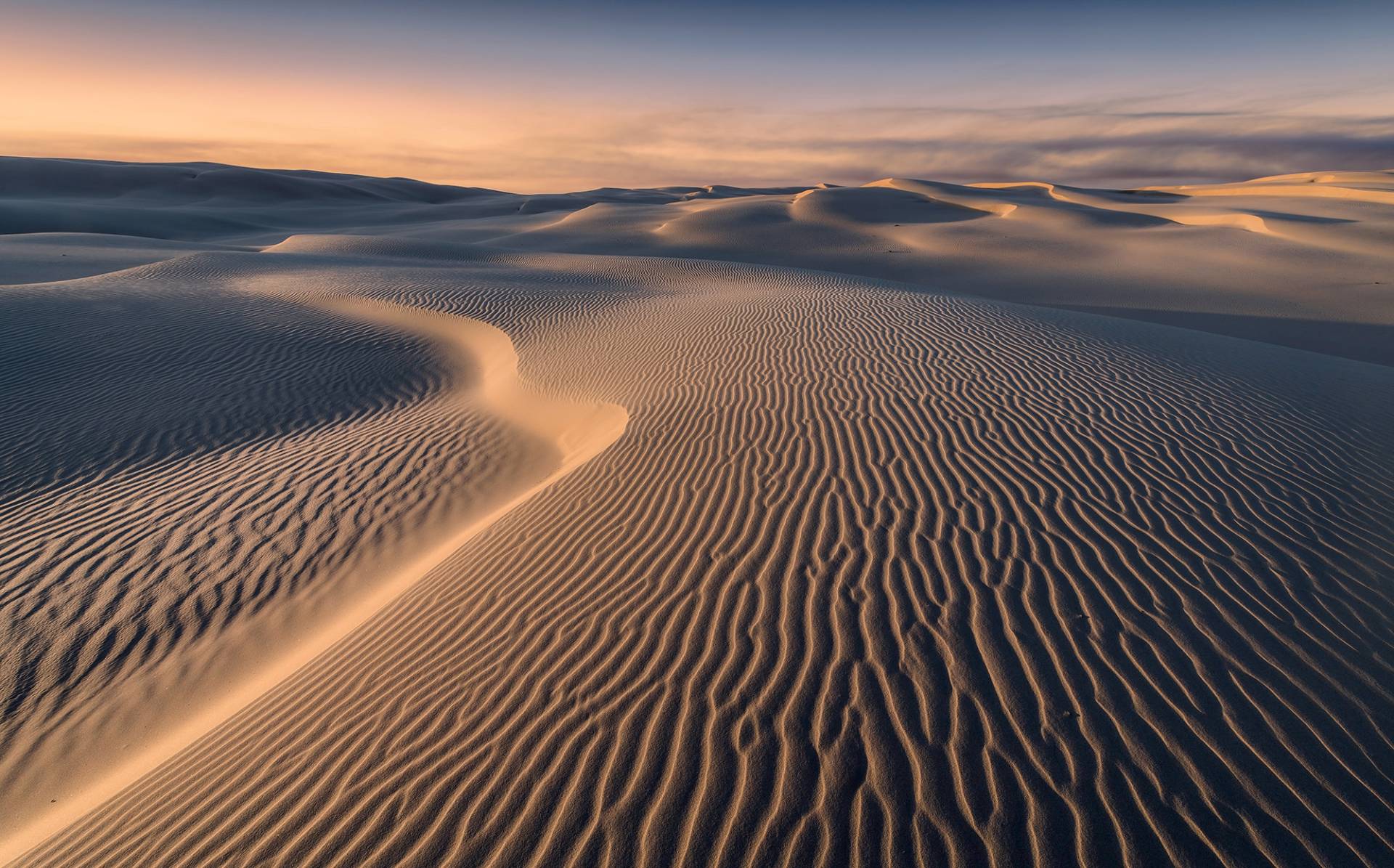 Komar Vliestapete "Digitaldruck Vlies - Glowing Lines - Größe 450 x 280 cm" bedruckt glatt Wohnzimmer, Schlafzimmer von Komar