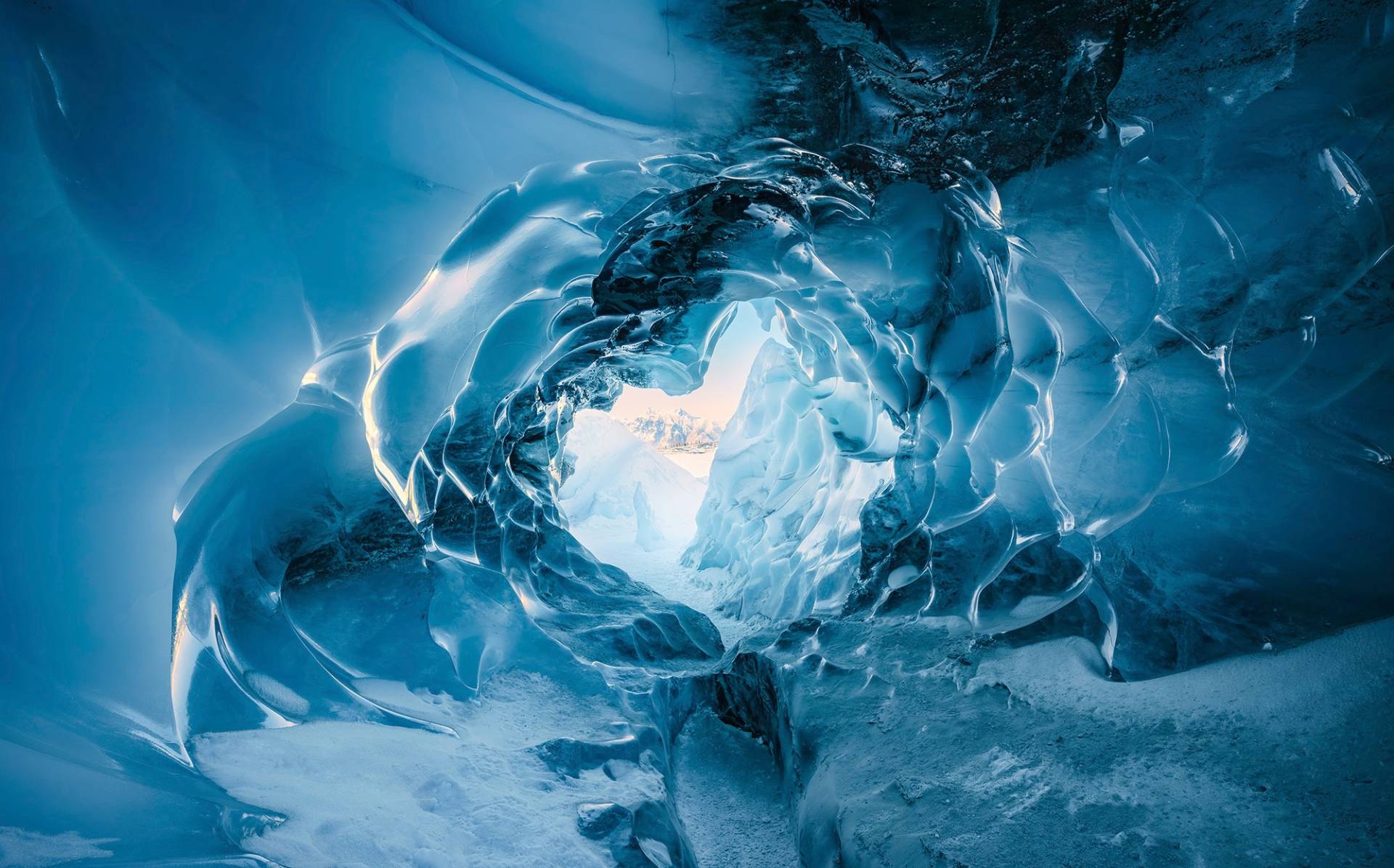 Komar Vliestapete "Digitaldruck Vlies - The Eye of the Glacier - Größe 450 x 280 cm" bedruckt glatt Wohnzimmer, Schlafzimmer von Komar
