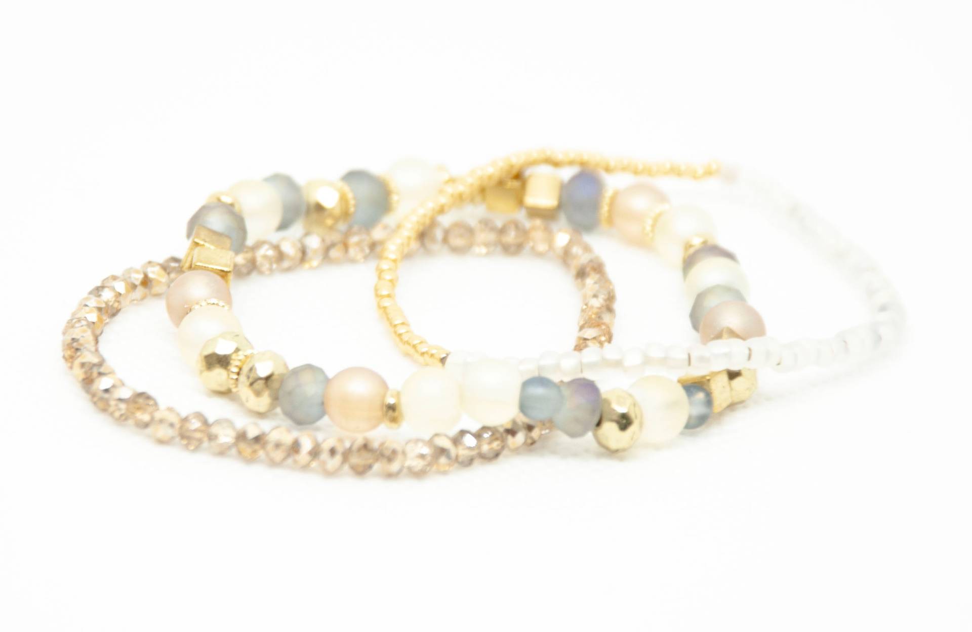 Grau, Gold Und Weiß Armband Stapeln Grau, Gold Und Weiß Armband Stapeln von KomarchukStudio