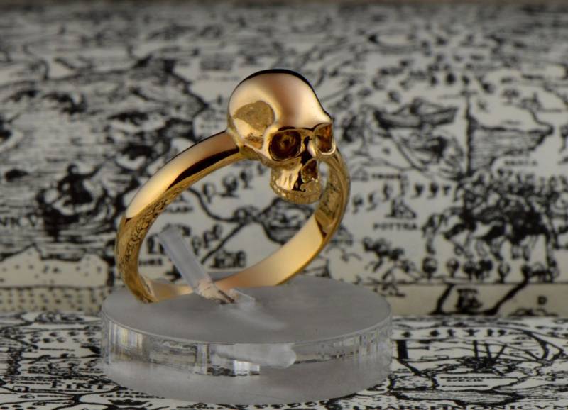 Handgemachter Totenkopf Ring Gothic Ehering, Verlobungsring von KomeetJewelry