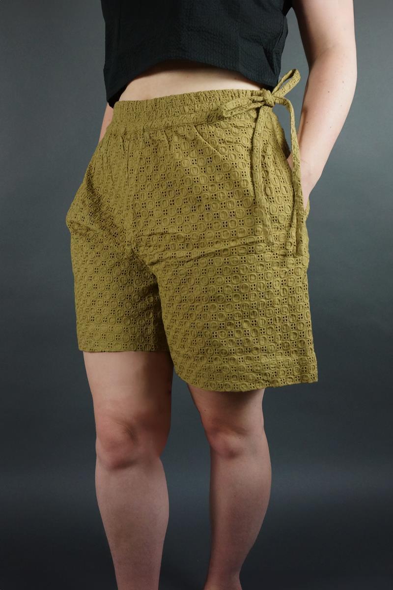 Shorts Modell: Maya von Komodo