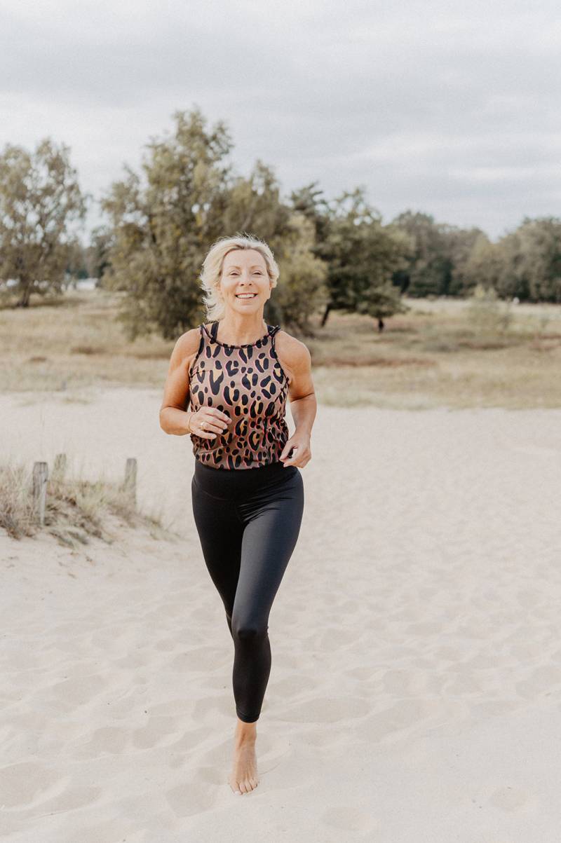 Jumpsuit Spirit Schwarz mit Leo Gold Jumpsuit Spirit Schwarz mit Leo Gold von Konekto