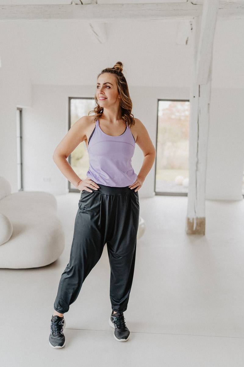 Konekto Move Jumpsuit schwarz mit flieder von Konekto