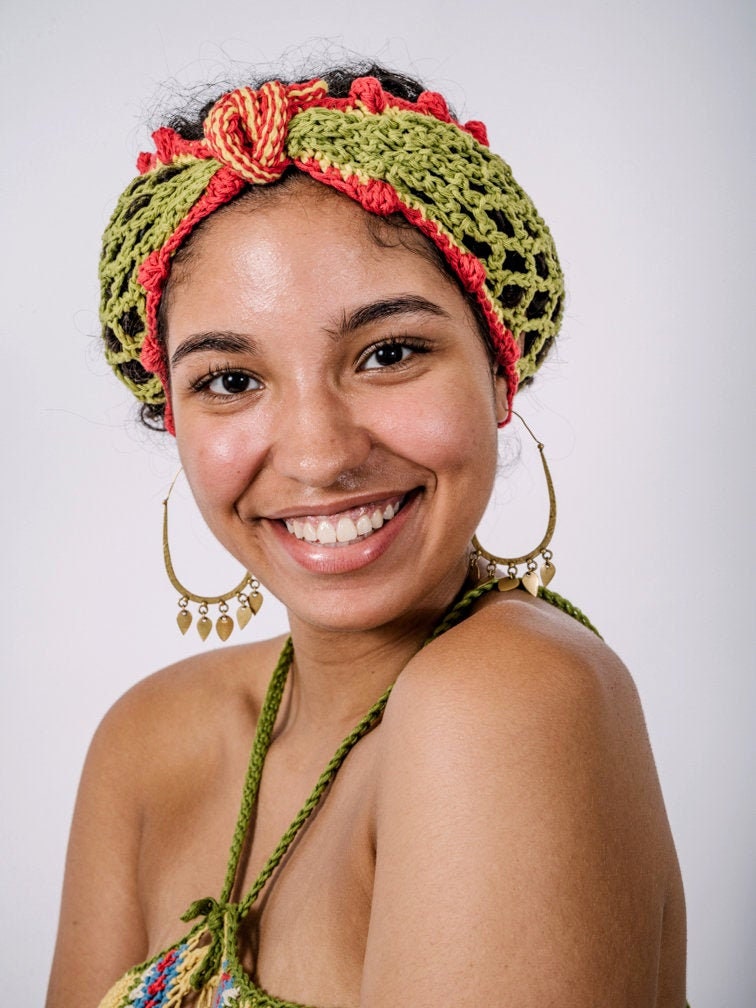 Sojourn Bandana in Lion/ Rot Gold & Grün Mesh Häkel Turban/Baumwolle Stirnband/Langes Kopfwrap/Gehäkeltes Stirnband/Mesh Mütze von KonjoCrochet