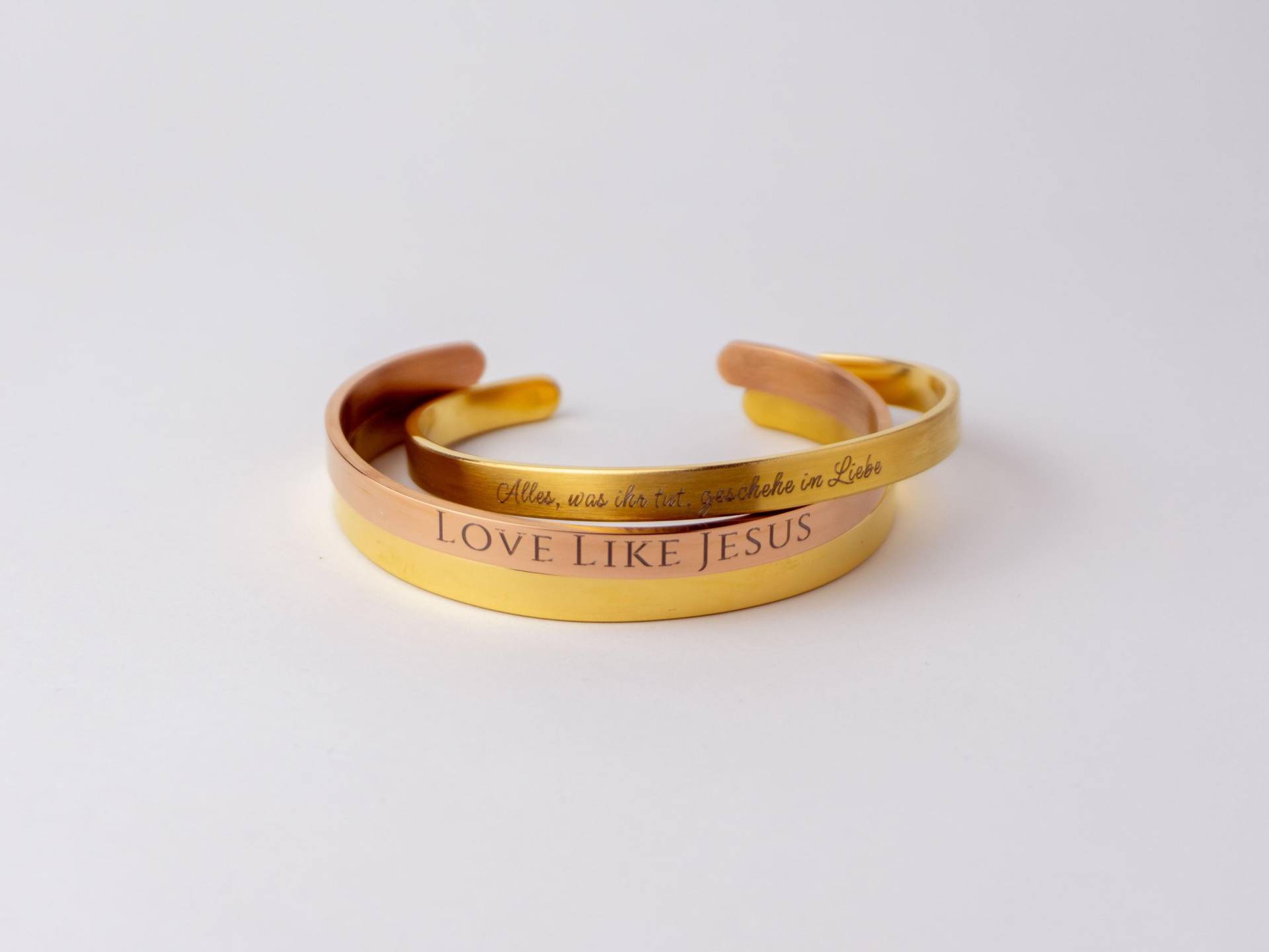 Christlicher Armreif Mit Bibelvers - Personalisiertes Armband Für Frauen in Rosé Gold Und Silber Taufgeschenk & Geschenk Christen Christlicher Armreif Mit Bibelvers - Personalisiertes Armband Für Frauen in Rosé Gold Und Silber Taufgeschenk & Geschenk Christen von Konooni
