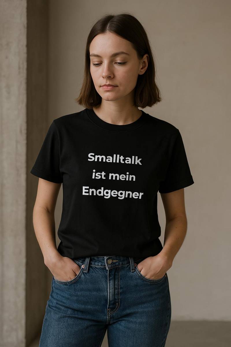 T-Shirt "Smalltalk Ist Mein Endgegner" | Introvertiert Nerd Shirt Sarkasmus Statement Geschenk Für Introvertierte Schwarz Weiß von Kontraste