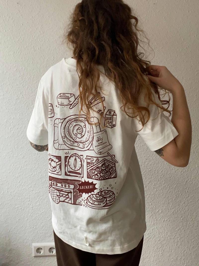 Zimtschnecken | Retro Cartoon T-Shirt Unisex Oversized Zimtschnecken | Retro Cartoon T-Shirt Unisex Oversized von Koohls