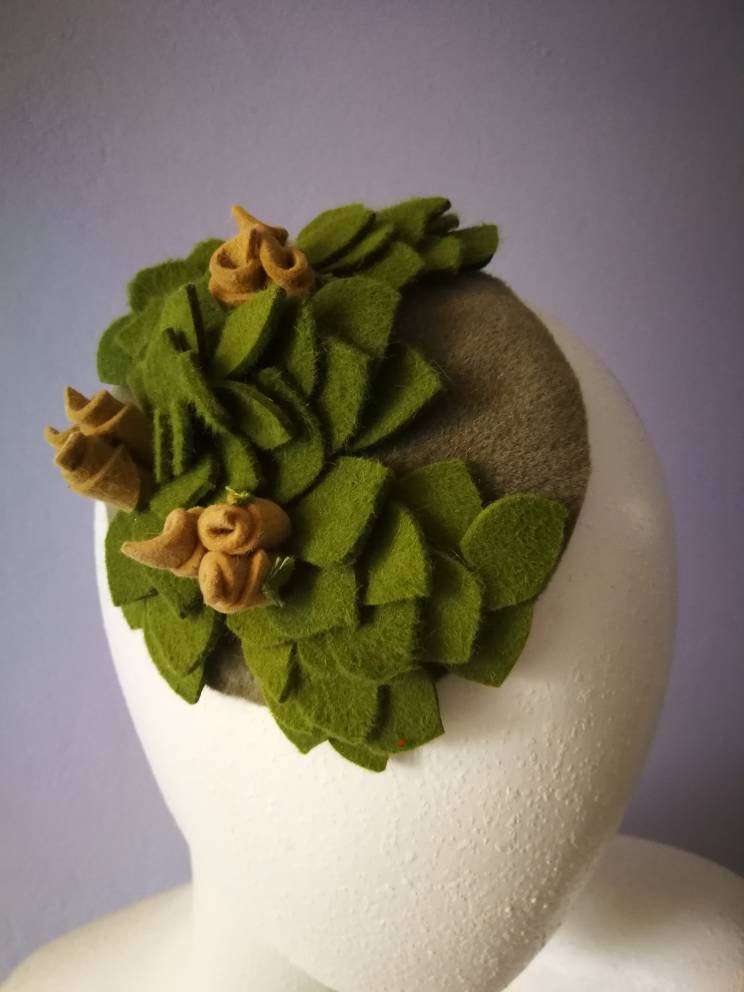 Minihütchen Aus Feinem Filz. Eine Fascinator in Schönen Grünen Tönen. Auch Als Haarreifen von Kopfloos