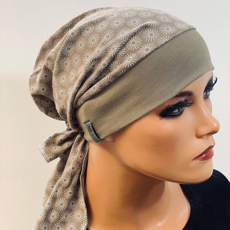 Kopftuch-Mütze Taupe Weiß Bequem Und Praktisch Chemomütze Chemokopftuch von KopfundKragen