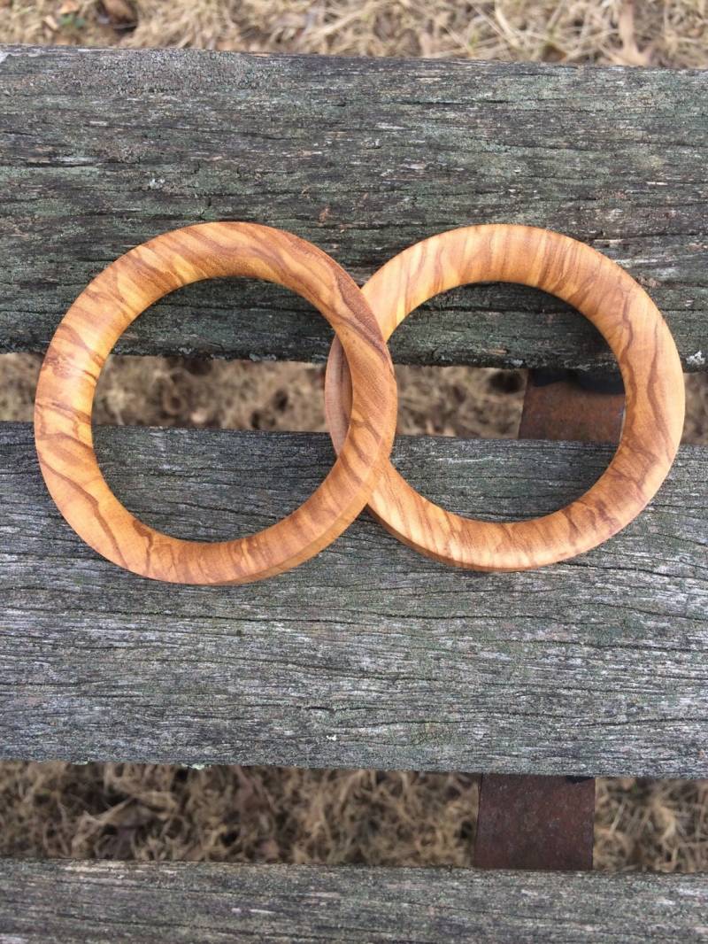 70mm Handgefertigter Dünnwandiger Oliven Holz Tunnel 70mm Handgefertigter Dünnwandiger Oliven Holz Tunnel von Kopnt
