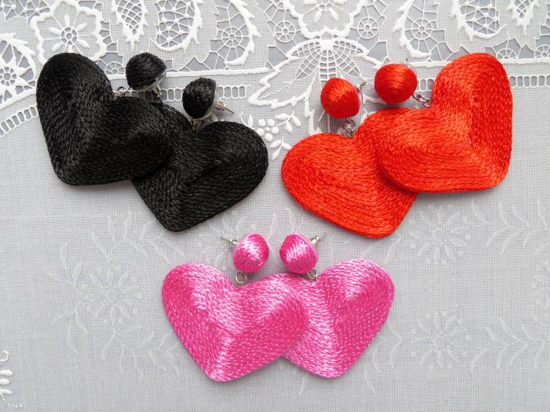 Bon Ohrringe Cora Herz Weiß Schwarz Rot Rosa Tropfen Gewickelt Seidenschnur Pom Schnur Stud Bonbon Langen Clip Auf von KorallaUA