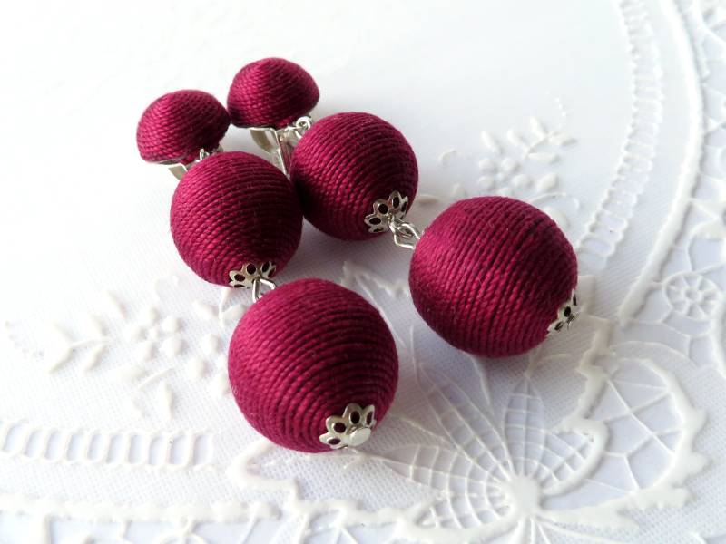 Dunkel Rot Bon Ohrringe Les Bonbons Pom Ball Tropfen Lange Fransen Leicht Baumwollfaden Kugeln von KorallaUA