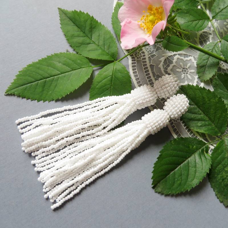 Lange, Weiße Perlen-Tassel-Ohrringe Oscar De La Renta Stil Ohrringe Langen Clip Auf Tassle Stud Oscar-Ohrringe Short Seed Perlen Tassel von KorallaUA