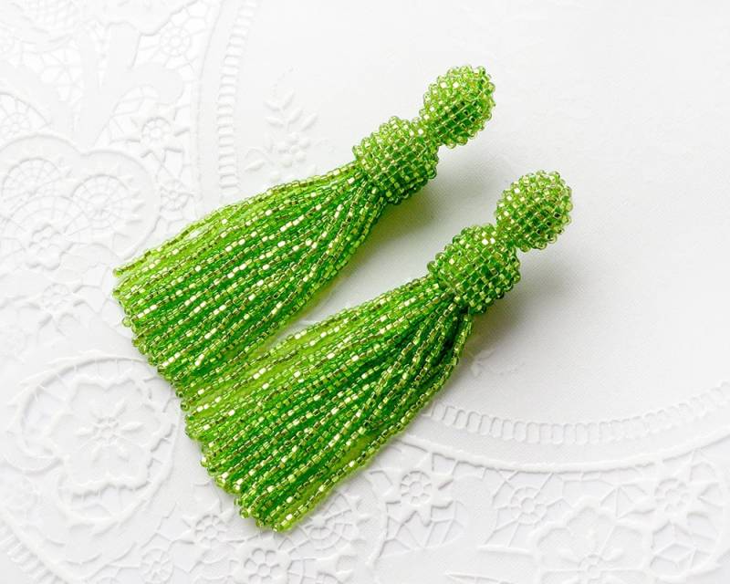 Lange Grüne Ohrringe Grün Perlen Quaste Oscar De La Renta Ohrstecker Rocailles Statement Celebrity Schmuck von KorallaUA