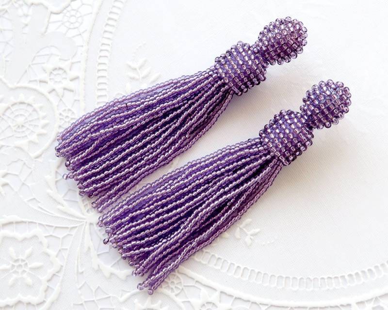 Lange Lila Ohrringe Oscar Perlen Quaste Lavendel De La Renta Lila Clip Rocailles Violett Schmuck von KorallaUA