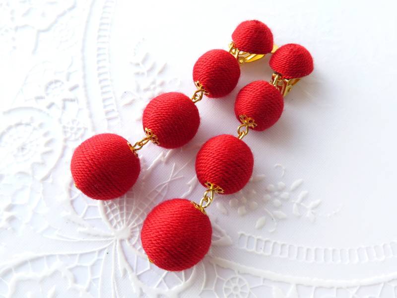 Les Bonbons Ohrringe Rot Bon Pom Ball Tropfen Lange Fransen Leicht Baumwollfaden Kugeln von KorallaUA