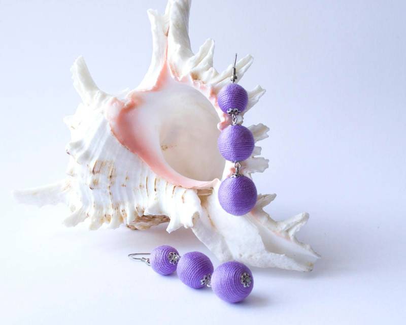 Lila Bon Ohrringe Lila Pom Les Bonbon Ball Fallen Lange Fransen Leicht Kugeln von KorallaUA