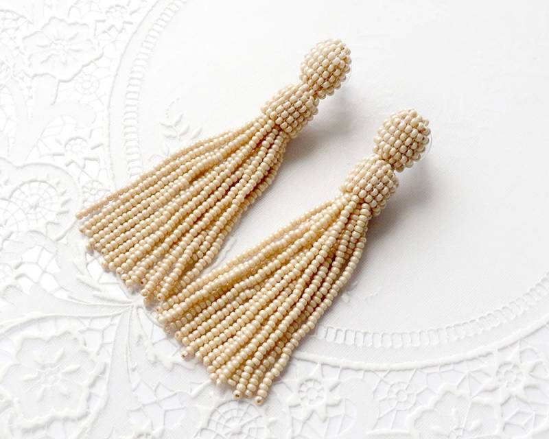 Oscar De La Renta Ohrringe Perlen Quaste Lange Beige Rocailles-Perlen-Ohrringe Champagner Fransen Elfenbein Ohrstecker von KorallaUA