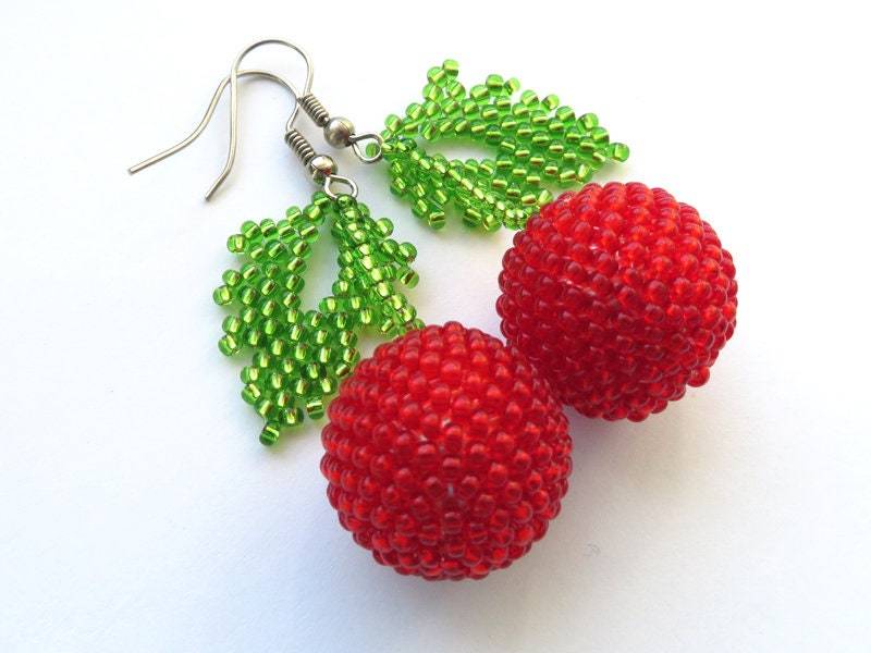 Rote Kirsche Ohrringe Bon Les Bonbon Perlen Schmuck Handgemachte Obst Rote Kugel Grünes Blatt von KorallaUA