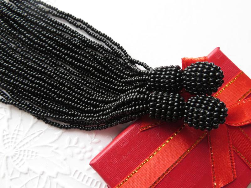 Schwarzen Quastenohrringe Rocailles Perlen Quaste Oscar De La Renta Clip Auf Ohrringe Lang Kurze Statement Tropfen Ohrstecker von KorallaUA