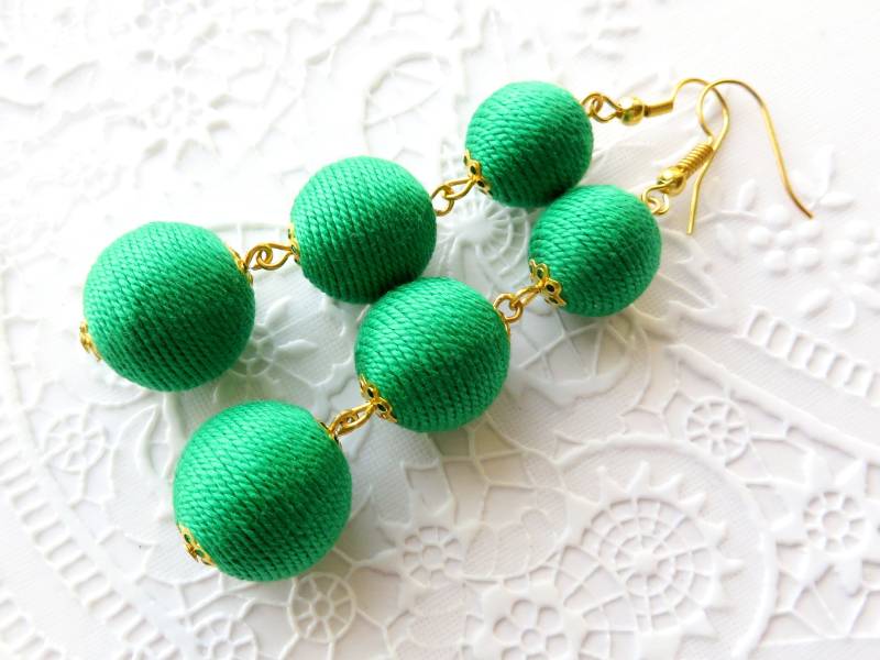 Smaragd Grün Bon Ohrringe Lange Fransen-Clip Auf Bonbons Baumwollfaden Kugeln Pom Ball Drop Große von KorallaUA