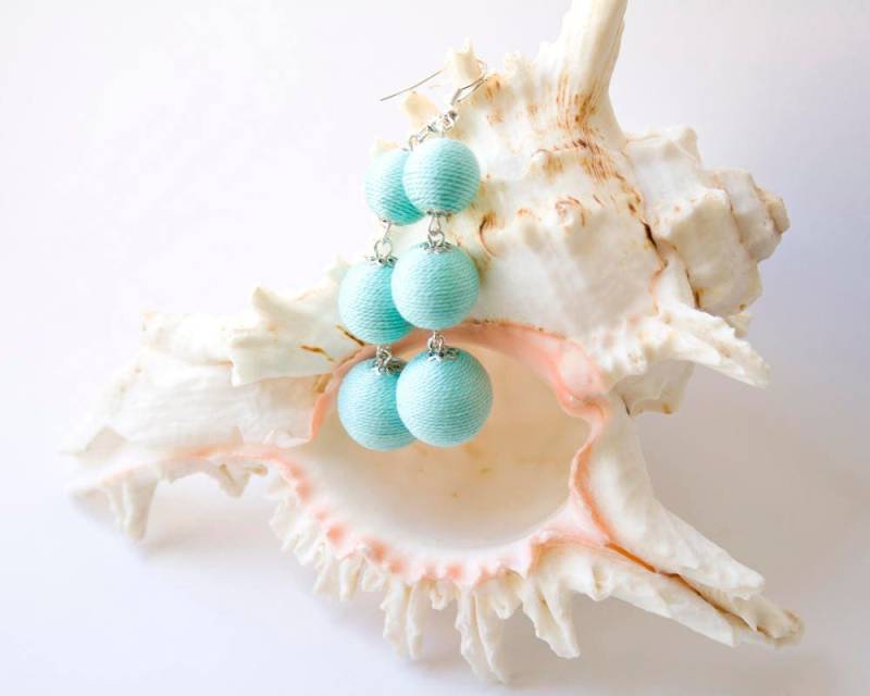 Türkis Les Bonbon Ohrringe Pom Bon Drei Blauen Kugeln Kugel Tropfen Lange Fransen Leicht von KorallaUA
